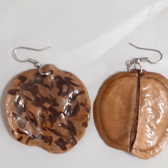 Natural brown pod round earrings 1.5" - Picture 2 of 2